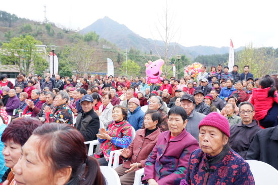 千島湖山核桃豐收節(jié)吸引了全鄉(xiāng)老少。主辦方提供