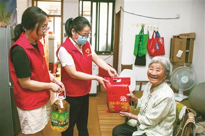 慰問(wèn)獨(dú)居老人 踐行初心使命
